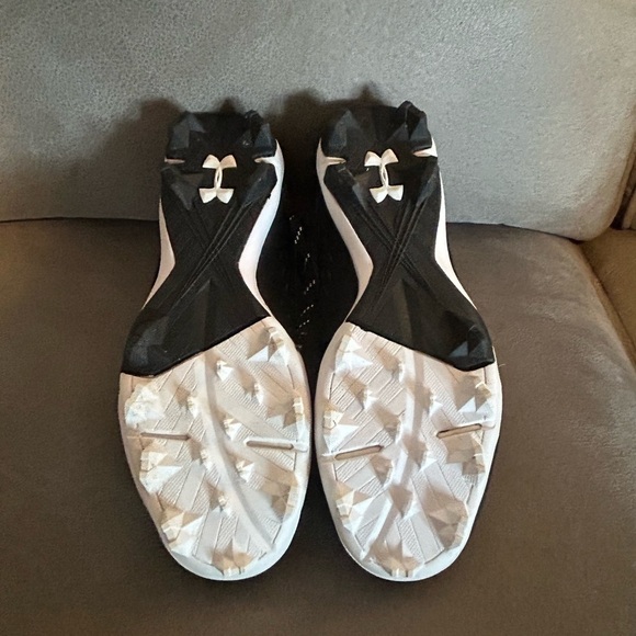 Under Armour Y5.5/W7 Leadoff Low softball New - Picture 9 of 11